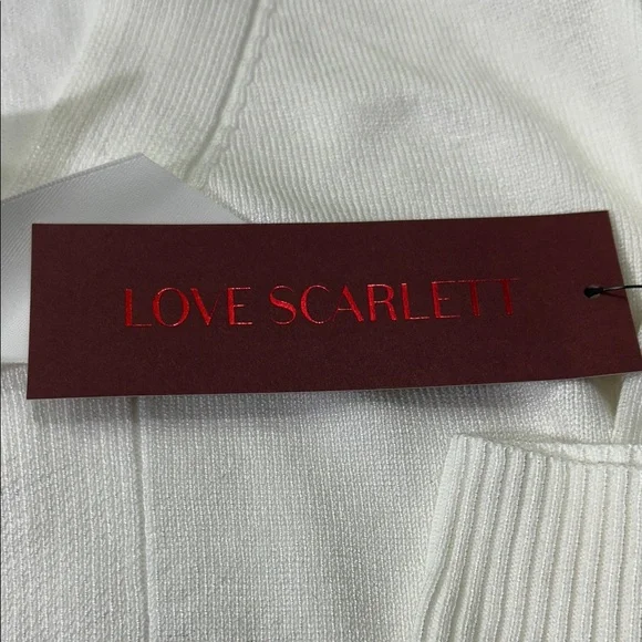 Elegant Women's V-Neck Sweater in Cream - Picture 2 of 16